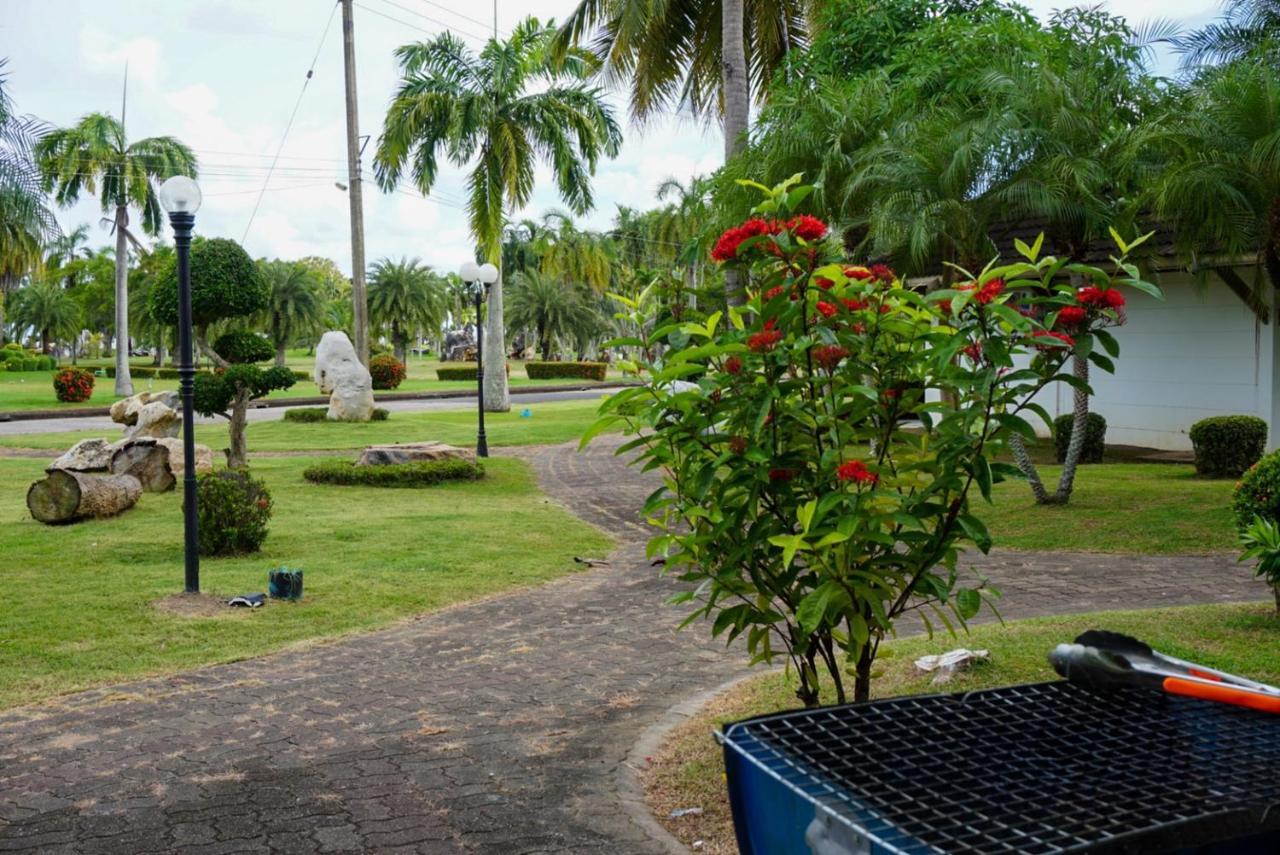 Rockgarden Beach Resort Mae Phim Exterior photo