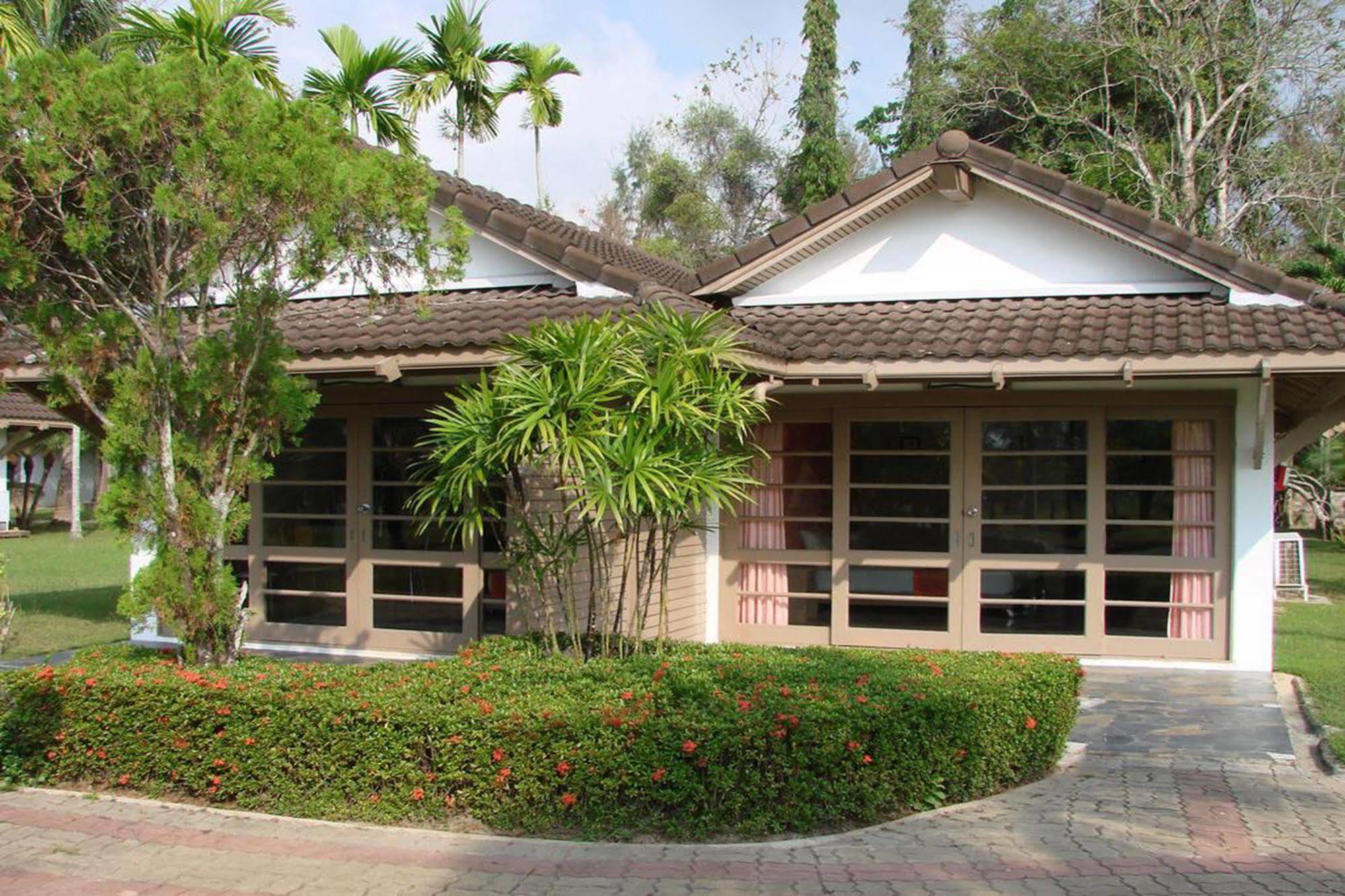 Rockgarden Beach Resort Mae Phim Exterior photo
