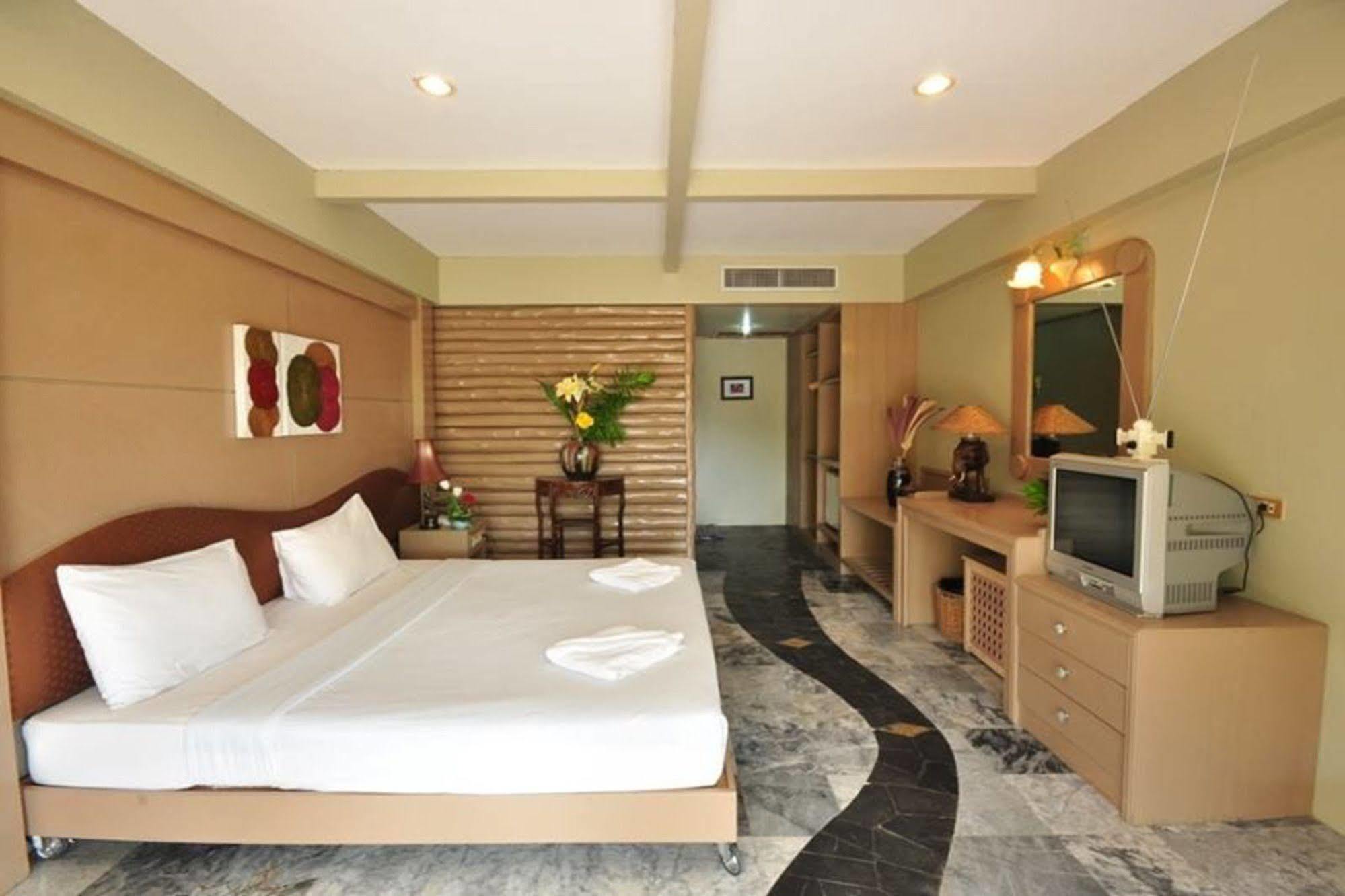 Rockgarden Beach Resort Mae Phim Exterior photo
